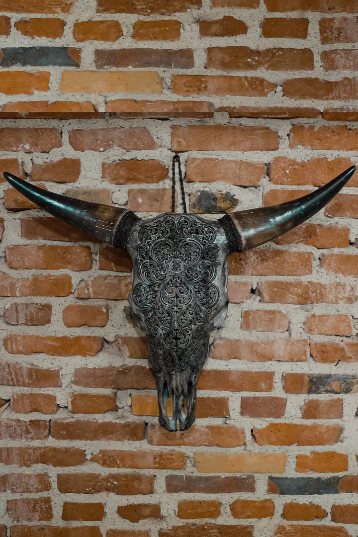 Antiques Antiques&Collectibles Hand Engraved Gray Bull Skull With Unique Horns 3 Antiques Antiques&Collectibles Hand Engraved Gray Bull Skull With Unique Horns