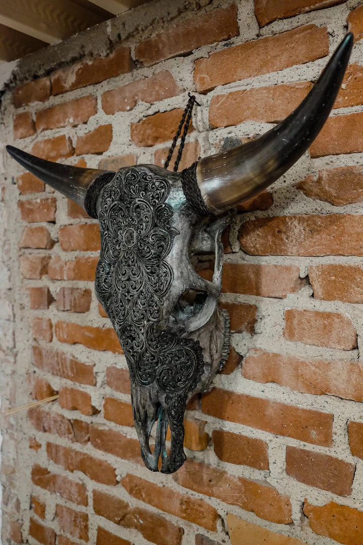 Antiques Antiques&Collectibles Hand Engraved Gray Bull Skull With Unique Horns 7 Antiques Antiques&Collectibles Hand Engraved Gray Bull Skull With Unique Horns