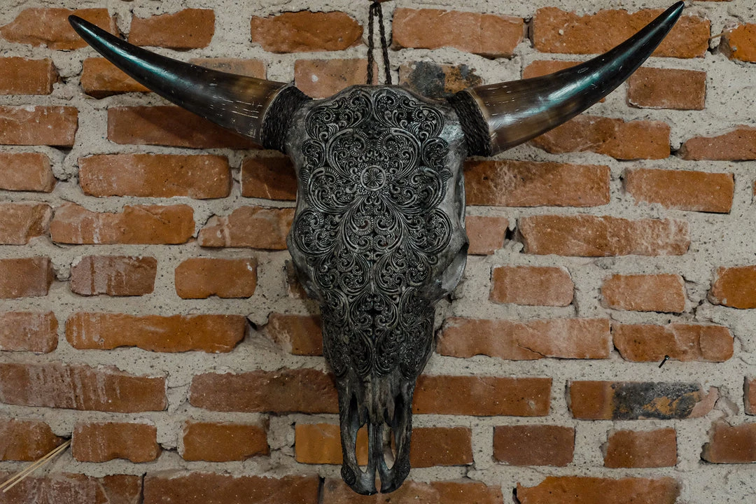 Antiques Antiques&Collectibles Hand Engraved Gray Bull Skull With Unique Horns 6 Antiques Antiques&Collectibles Hand Engraved Gray Bull Skull With Unique Horns