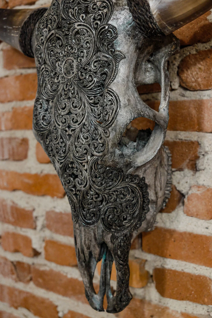 Antiques Antiques&Collectibles Hand Engraved Gray Bull Skull With Unique Horns 5 Antiques Antiques&Collectibles Hand Engraved Gray Bull Skull With Unique Horns