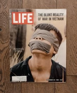 Antiques Life Magazine, November 26, 1965 - The Blunt Reality Of War In Vietnam Antiques&Collectibles